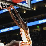 Clint Capela a marqué 10 points lundi en pré-saison face aux Sixers KEYSTONE/AP/John Bazemore